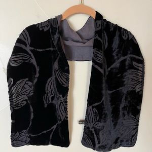 Rare Vintage Saldarini black velvet silk scarf, made in Italy. Gorgeous, perfect